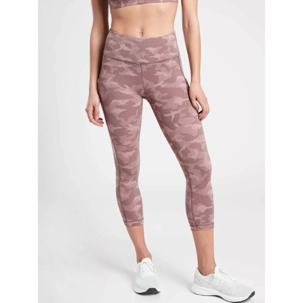 Athleta Ultimate Stash Pocket Texture Camo Capri - Pink - Women's Size Medium